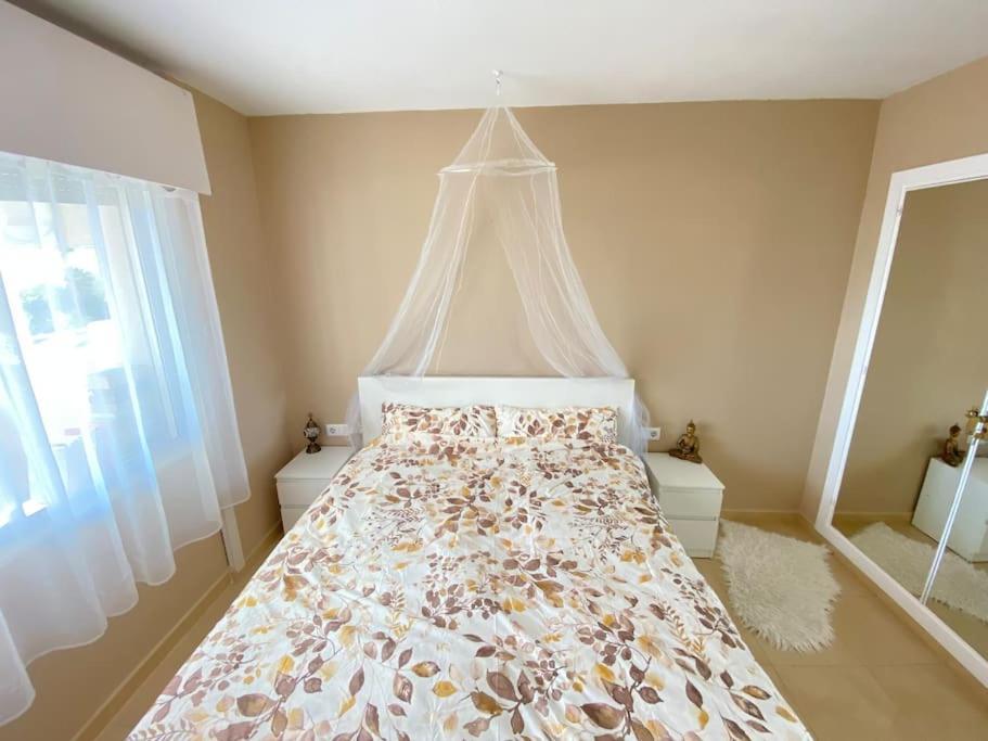 Lovely 1 Bedroom Apartment With Sea Views And Pool Estepona Esterno foto