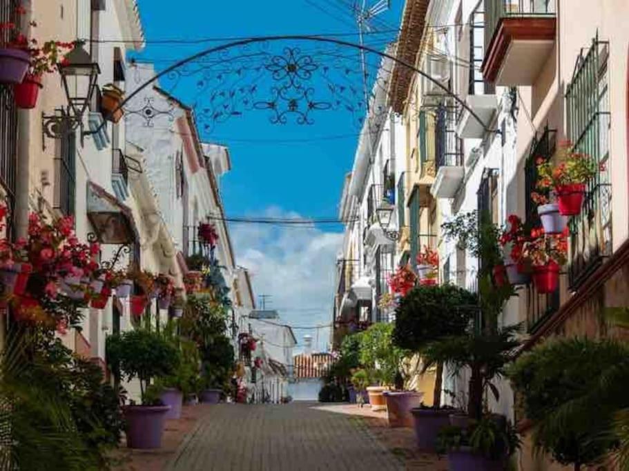 Lovely 1 Bedroom Apartment With Sea Views And Pool Estepona Esterno foto
