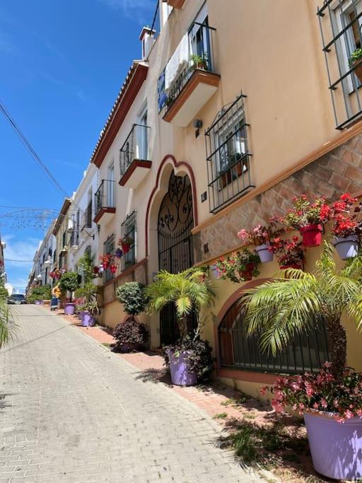 Lovely 1 Bedroom Apartment With Sea Views And Pool Estepona Esterno foto